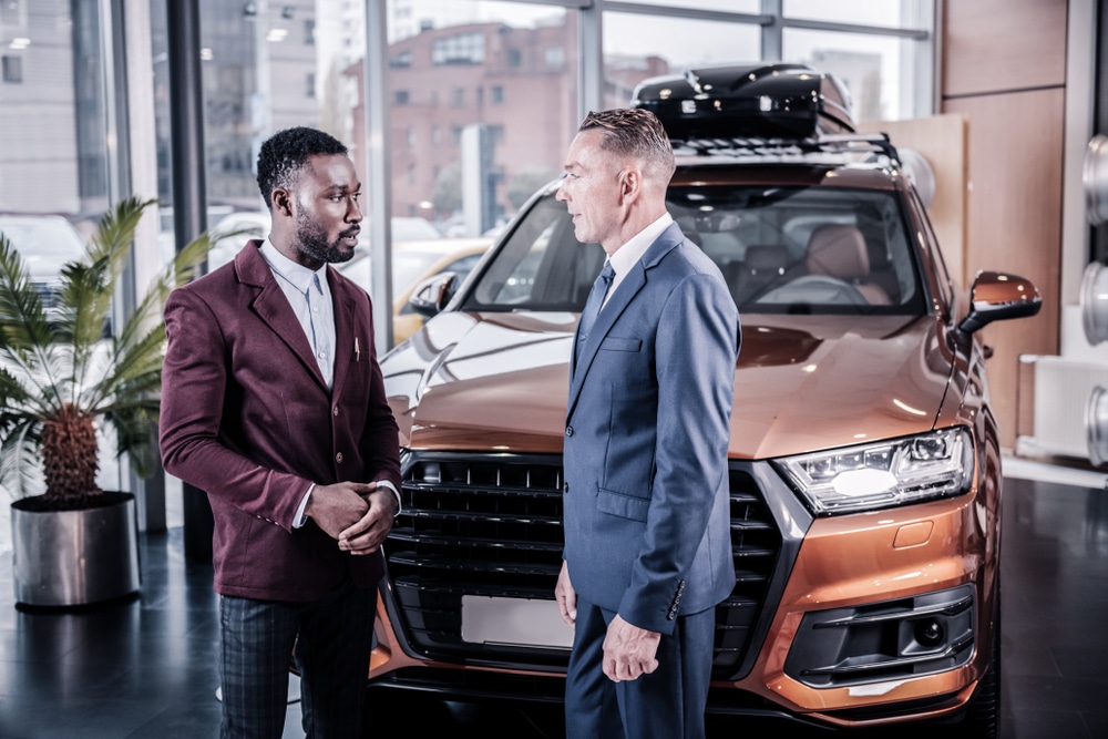 Consulting,Client.,Stylish,Car,Dealer,Wearing,Business,Suit,Consulting,His why independent dealers are good for buyers